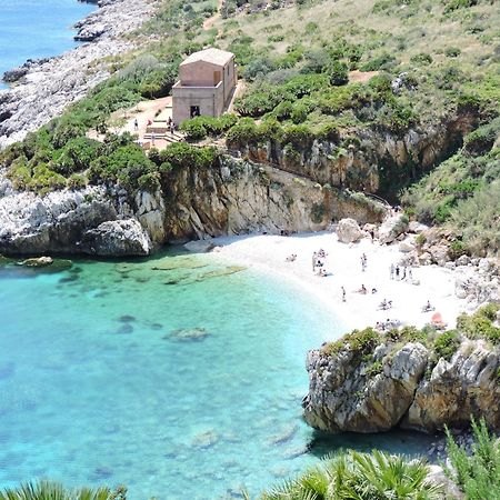 L'Isola Del Sole Bed & Breakfast Castelluzzo Dış mekan fotoğraf
