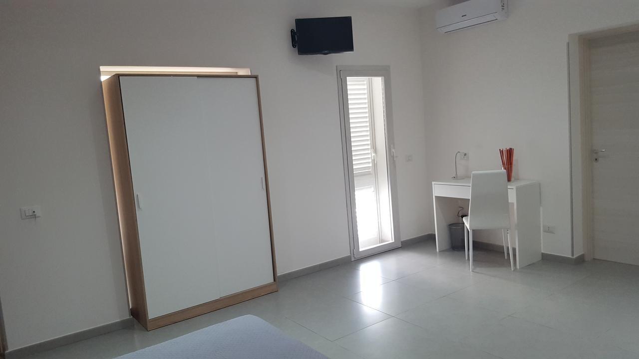 L'Isola Del Sole Bed & Breakfast Castelluzzo Dış mekan fotoğraf