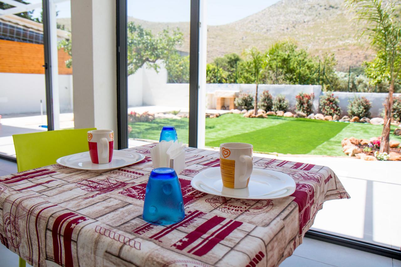 L'Isola Del Sole Bed & Breakfast Castelluzzo Dış mekan fotoğraf