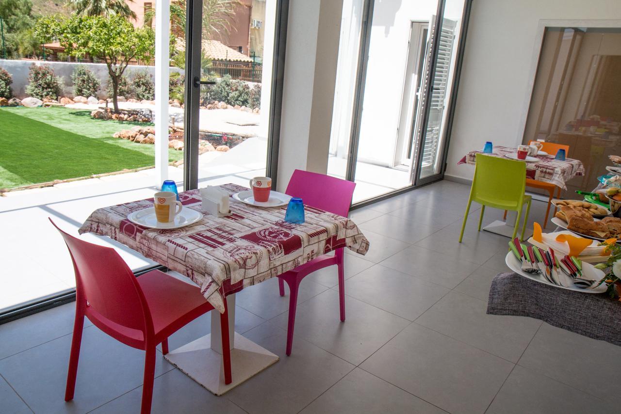 L'Isola Del Sole Bed & Breakfast Castelluzzo Dış mekan fotoğraf