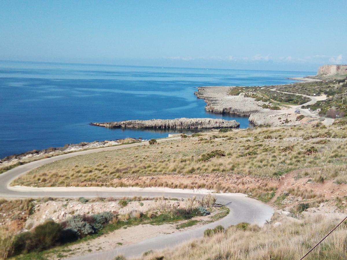 L'Isola Del Sole Bed & Breakfast Castelluzzo Dış mekan fotoğraf