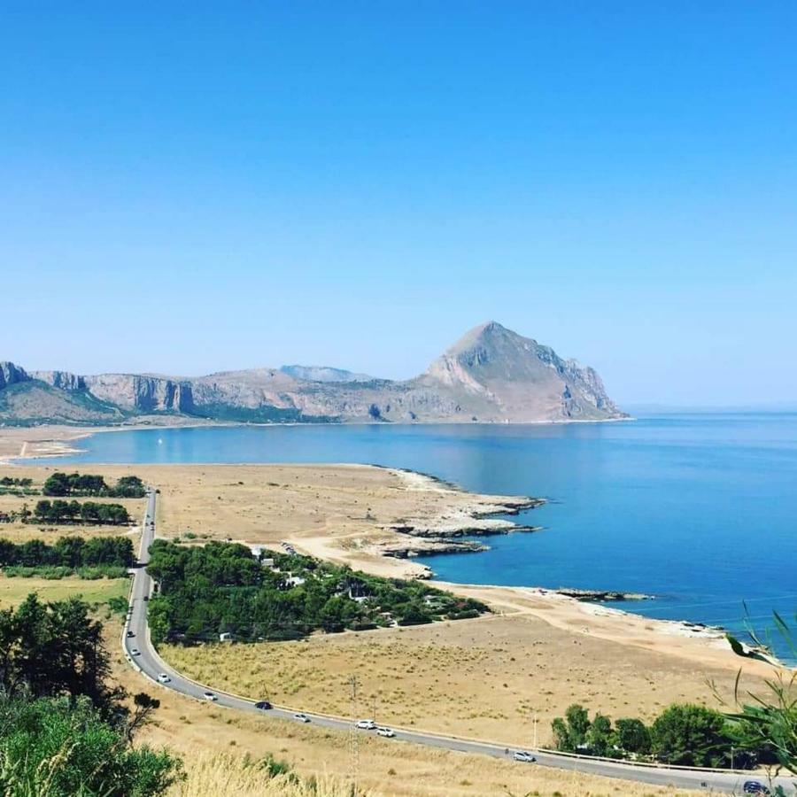 L'Isola Del Sole Bed & Breakfast Castelluzzo Dış mekan fotoğraf
