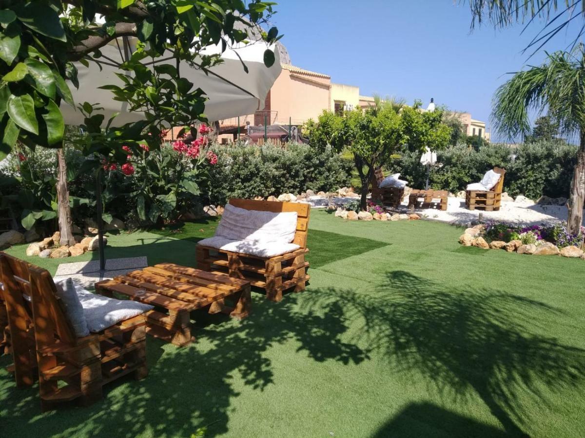 L'Isola Del Sole Bed & Breakfast Castelluzzo Dış mekan fotoğraf