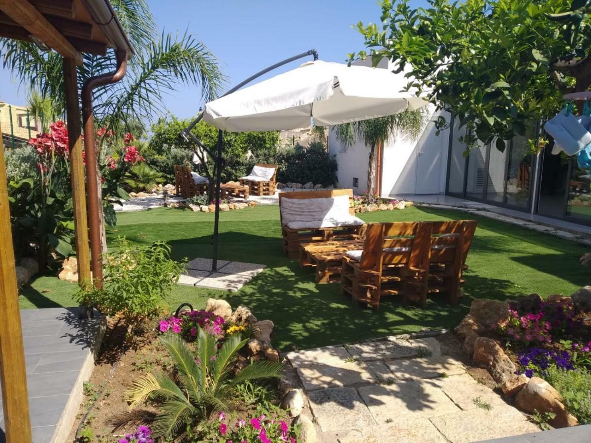 L'Isola Del Sole Bed & Breakfast Castelluzzo Dış mekan fotoğraf